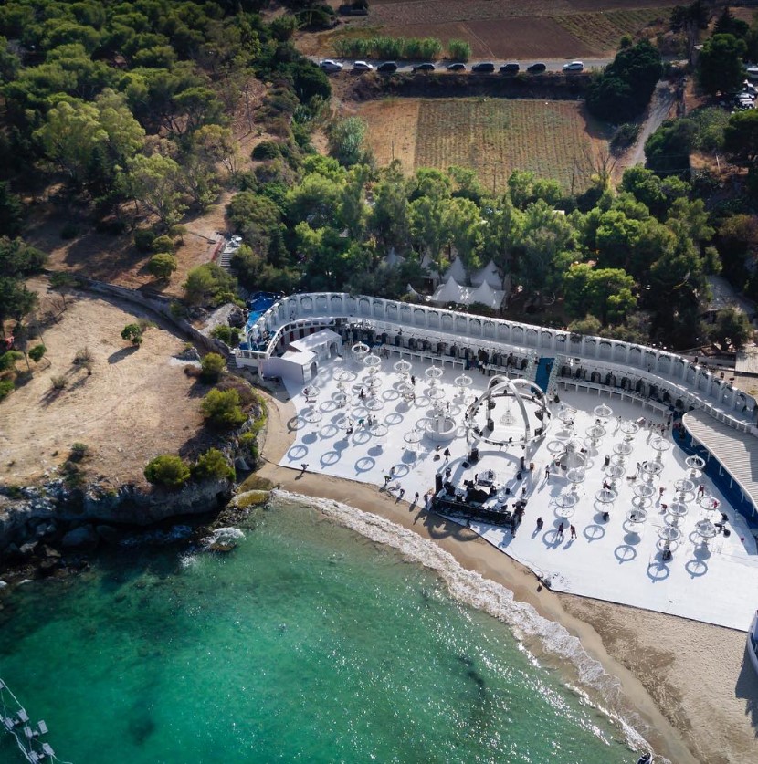 Noleggio lampadari di cristallo in Puglia — matrimonio sulla spiaggia a Monopoli